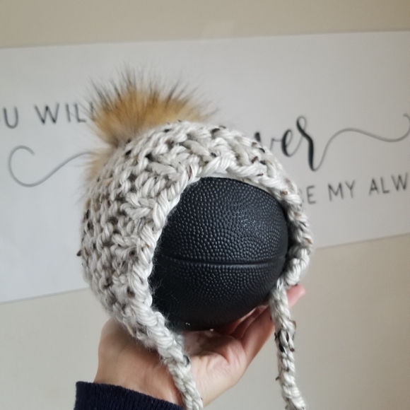 Knitted Chunky Baby Pixie Bonnet Hat - Picture 4 of 7